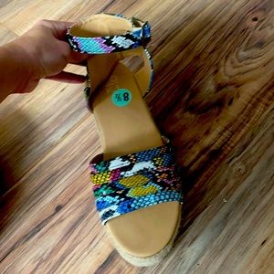 Wedges with fake snake print